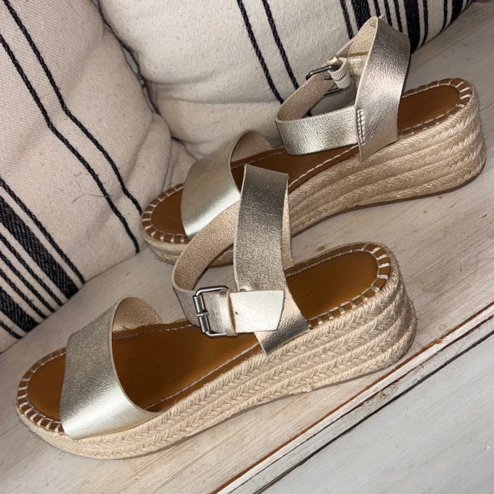 Universal Thread Gold Metallic Espadrille Spring Summer Sandals 9.5 - Picture 3 of 8